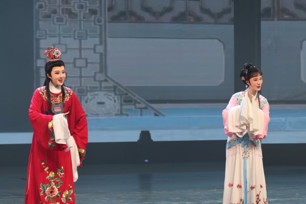配亿多 跨越山海的文化交流，海派艺术集结亮相新疆泽普